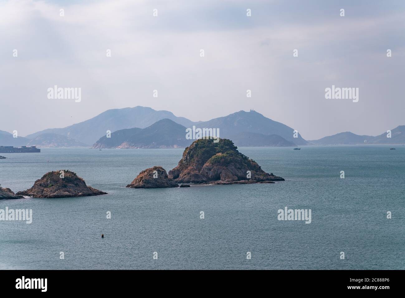 Vue sur la plage de sable blanc sur l'île de Hong Kong à Hong Kong Banque D'Images