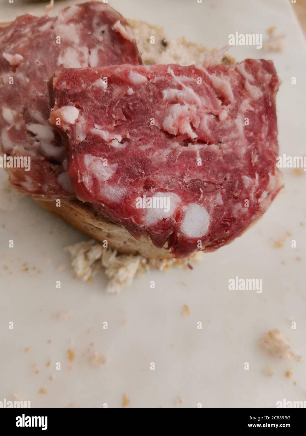 Panneau e salame, pain et salami, hors-d'œuvre typique du nord de l'Italie Banque D'Images