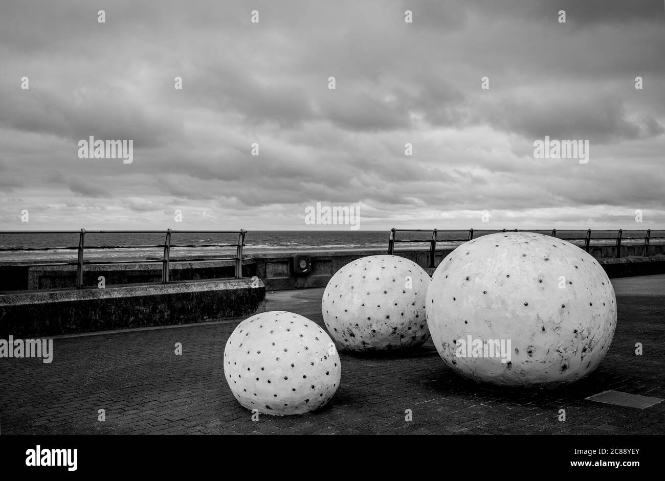 La sculpture GlamRocks par l'artiste Peter Freeman sur la rive sud de Blackpool Banque D'Images