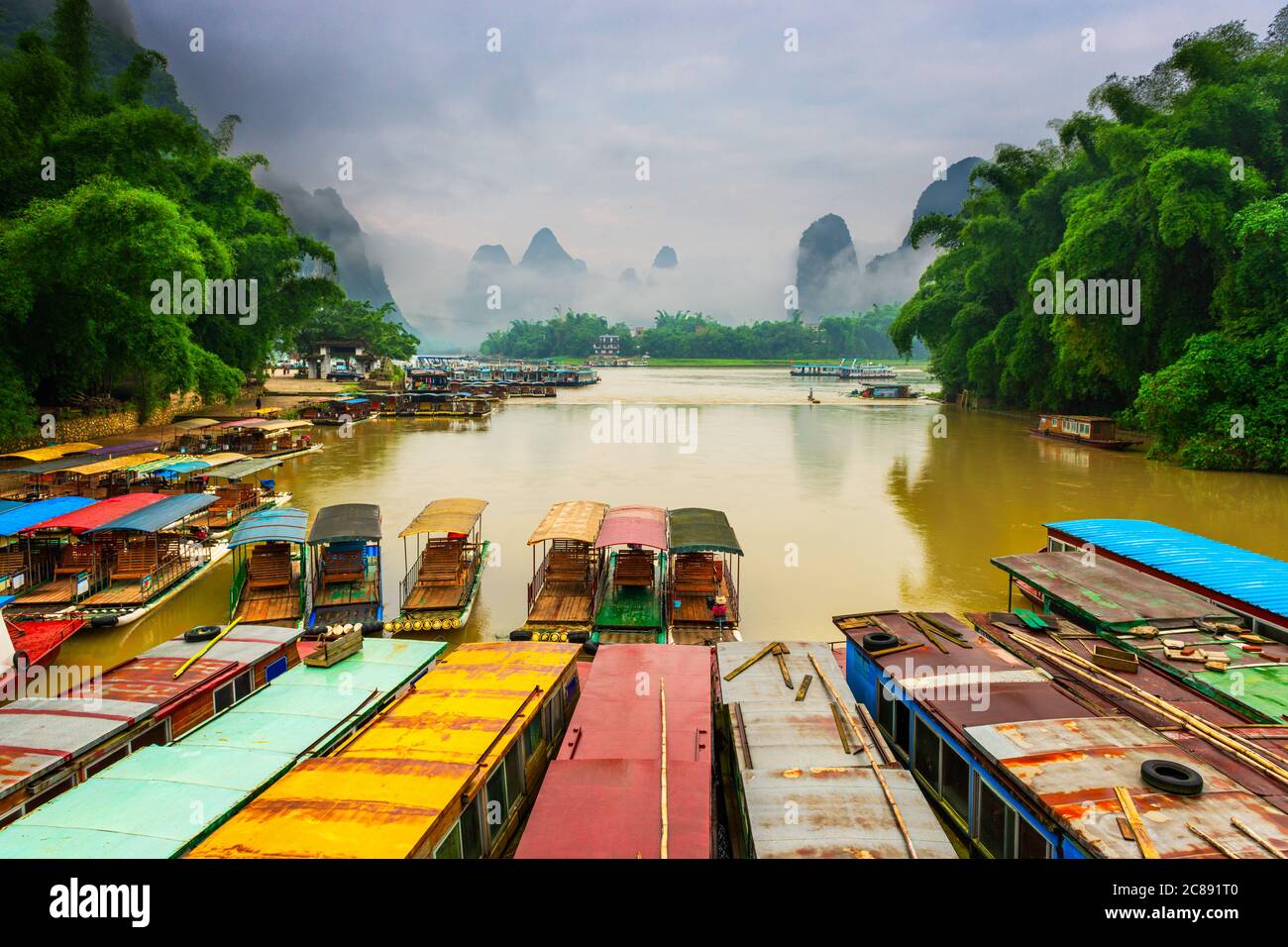 Guilin, Guangxi, Chine montagnes karstiques. Banque D'Images