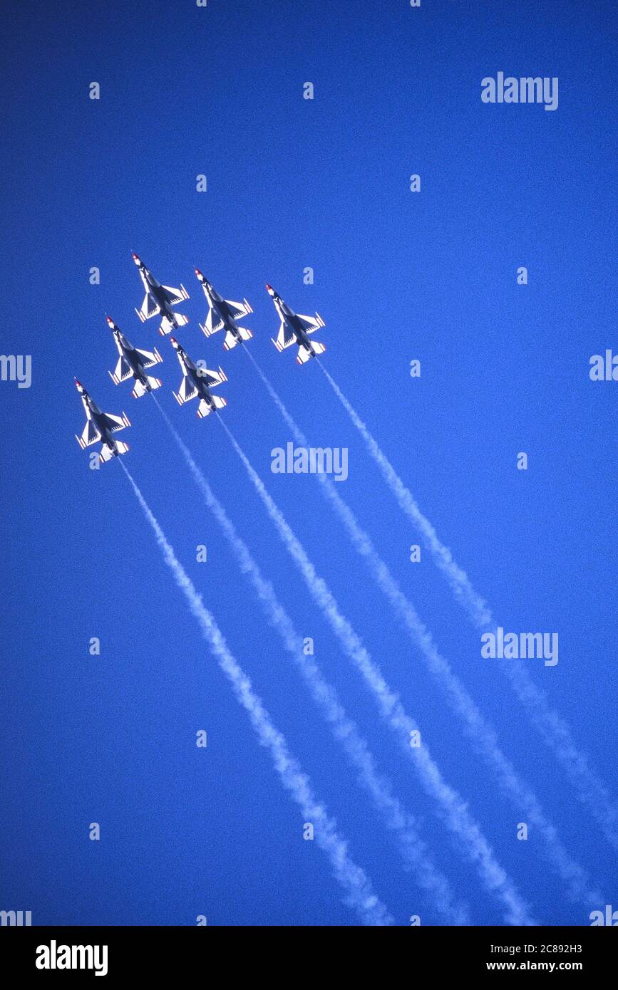 Thunderbirds USAF Air démonstration Squadron exécutant une formation de diamants. États-Unis, Amérique. Banque D'Images