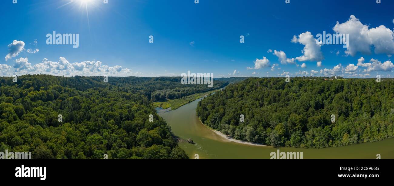 Vue panoramique sur la rivière Isar dans le sud de Munich, en Allemagne Banque D'Images