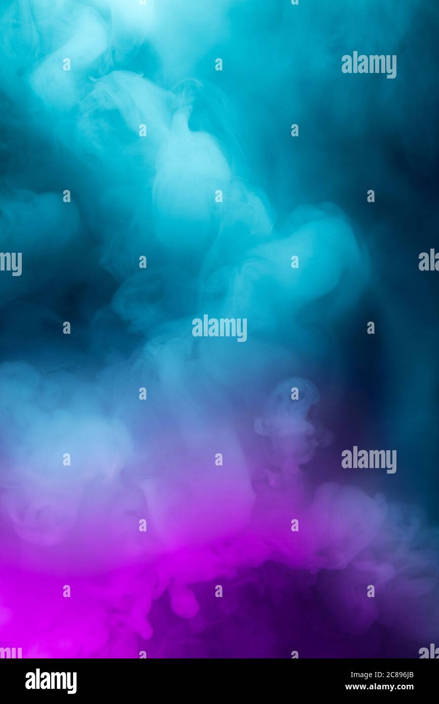 Abstrait coloré, multicolore fumée propagation, fond clair pour la publicité ou le design, papier peint pour gadget. Texture fumée éclairée au néon, nuages soufflants. Design moderne. Banque D'Images