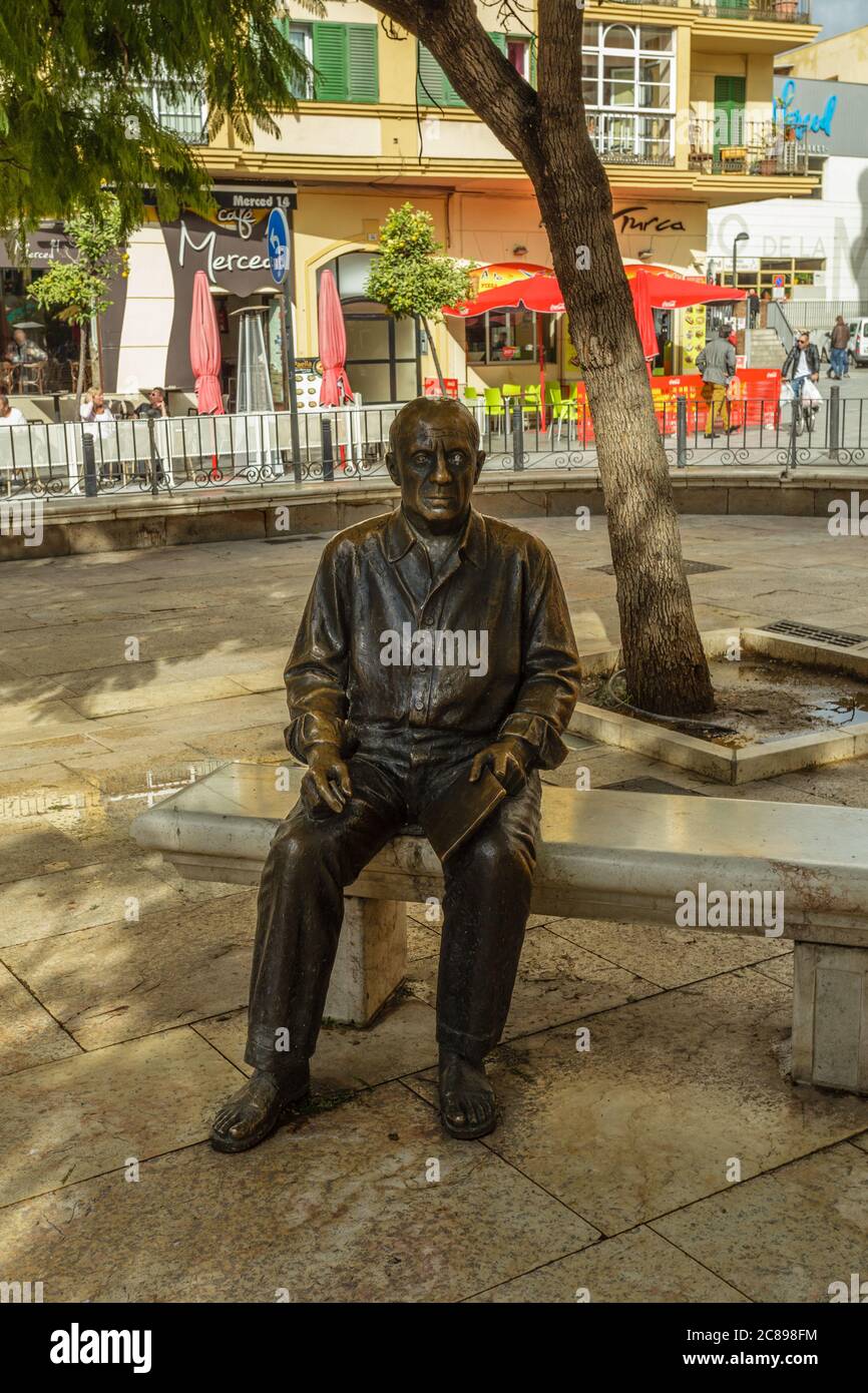 Statue de Picasso sur une place à proximité de sa maison à Malaga Espagne Banque D'Images