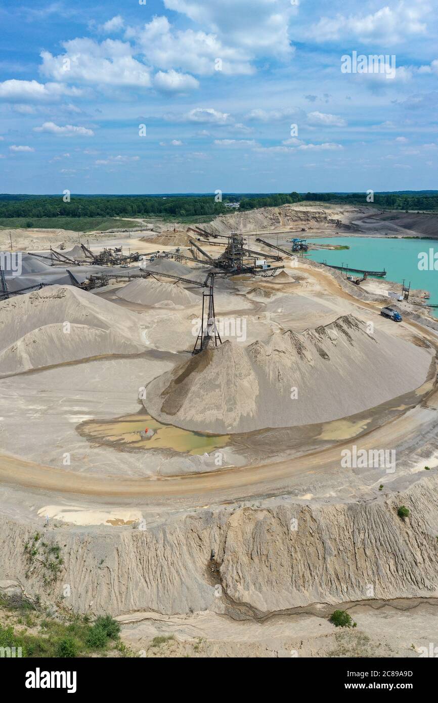 Davisburg (Michigan) - Holly Sand and Gravel, une exploitation minière agrégée appartenant à la société Edward C Levy. Les produits de la société sont utilisés dans la route Banque D'Images