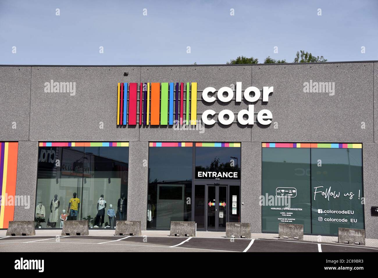 Eupen, Belgique. 19 juillet 2020. Rédaction de la société textile et du code couleur commercial dans une succursale. Credit: Horst Galuschka/dpa/Alay Live News Banque D'Images