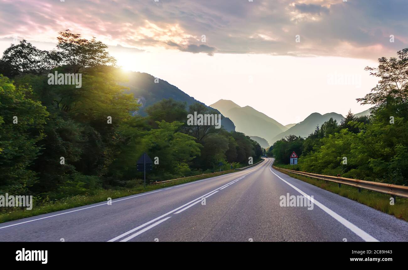 Route pittoresque de montagne dans les Alpes, Autriche Banque D'Images