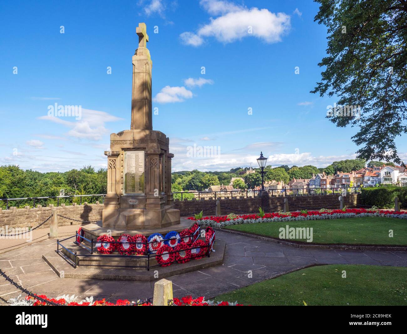 Mémorial de guerre dans le parc du château de Knaresborough North Yorkshire England Banque D'Images