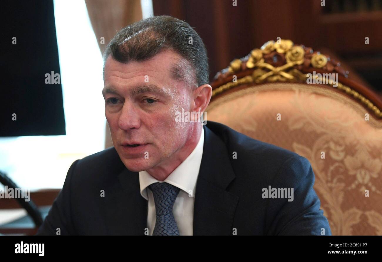 Maxim Topilin, président du conseil d'administration de la Caisse de retraite russe, lors d'une réunion de travail face à face avec le président Vladimir Poutine au Kremlin le 22 juillet 2020 à Moscou, en Russie. Banque D'Images