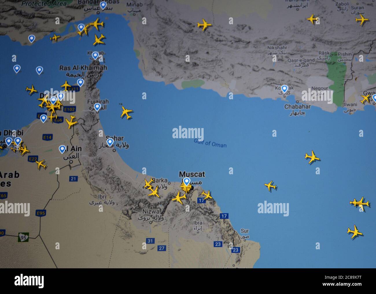 Trafic aérien au-dessus d'Oman et Ormuz détroit (22 juillet 2020, UTC 08.22) sur Internet avec le site Flightracar 24, pendant la pandémie du coronavirus Banque D'Images