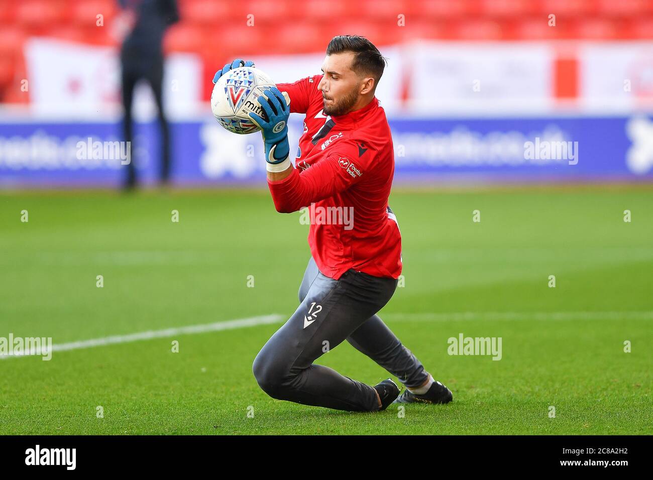 NOTTINGHAM, ROYAUME-UNI. 22 JUILLET 2020 - Jordan Smith (12) de la forêt de Nottingham se réchauffe pendant le match de championnat de pari de ciel entre la forêt de Nottingham et Stoke City au City Ground, Nottingham. (Crédit : Jon Hobley | MI News) crédit : MI News & Sport /Alay Live News Banque D'Images