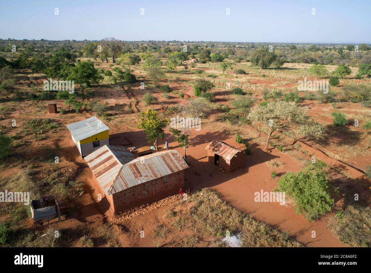 Comté de Makueni, Kenya paysages aériens avec terres agricoles et maisons rurales. Afrique de l'est. Banque D'Images