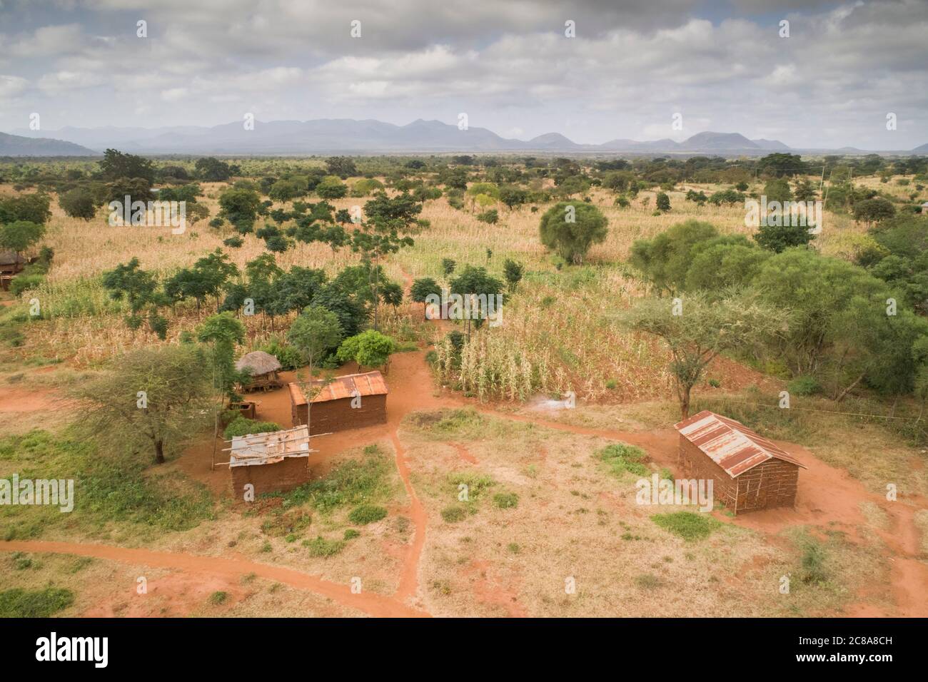 Comté de Makueni, Kenya paysages aériens avec terres agricoles et maisons rurales. Afrique de l'est. Banque D'Images
