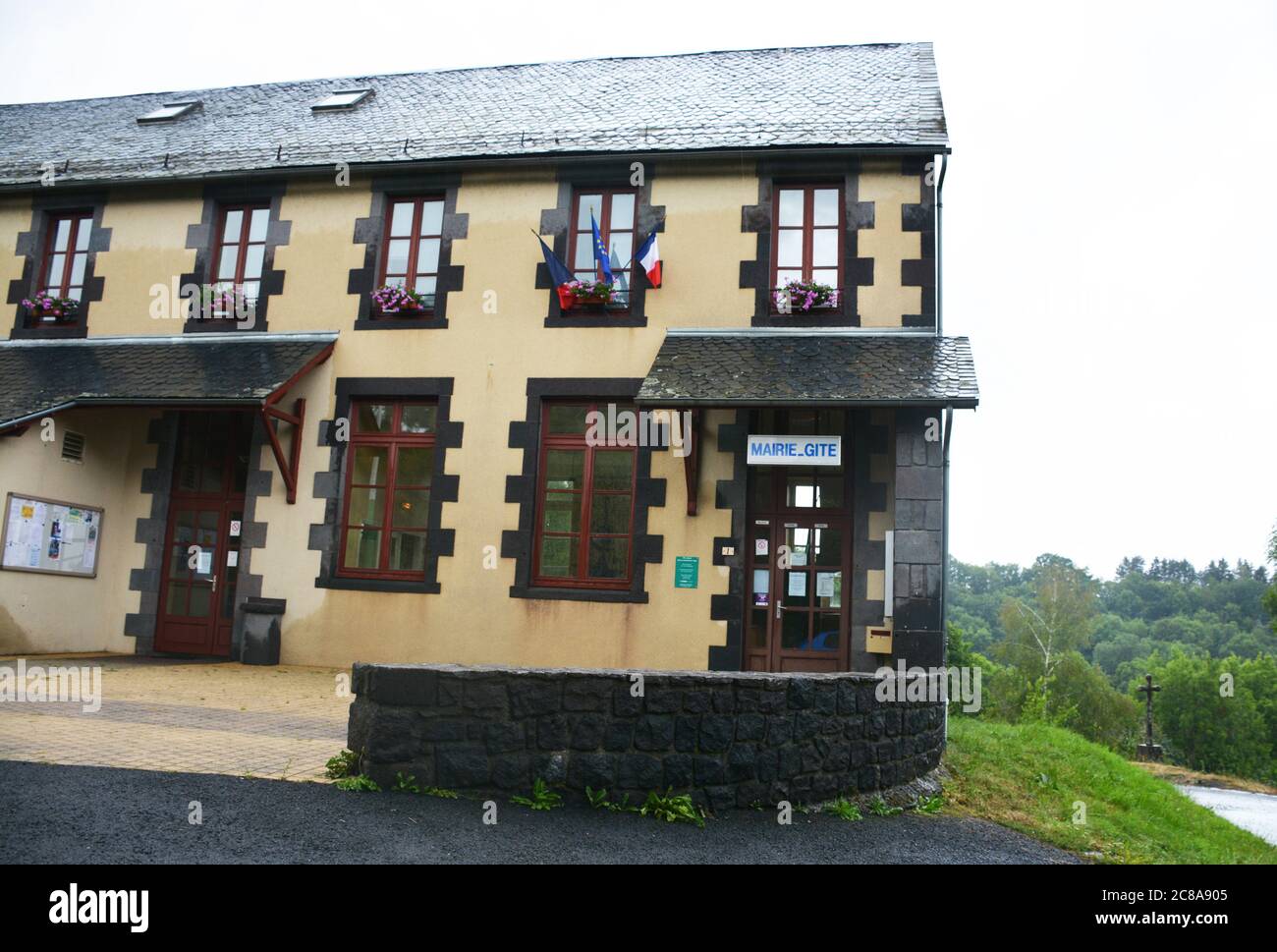 Hôtel de ville et gite communal, Mazayes, Puy-de-Dôme, Auvergne, France Banque D'Images