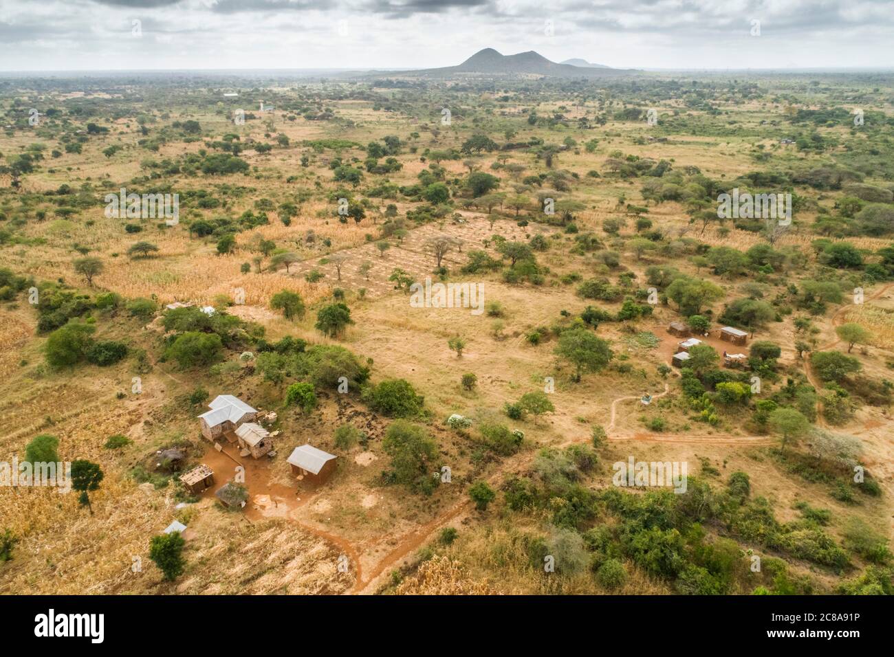 Comté de Makueni, Kenya paysages aériens avec terres agricoles et maisons rurales. Afrique de l'est. Banque D'Images