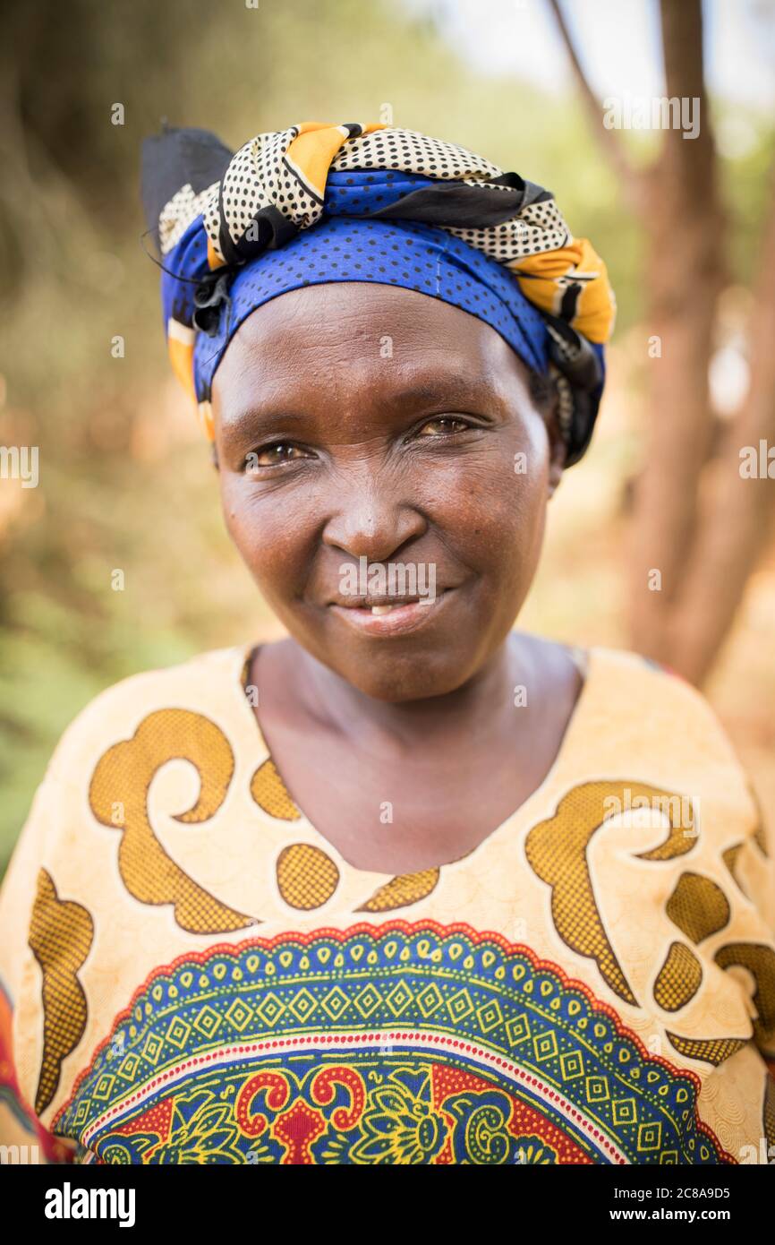Alice Mutavi (57) participe au projet Esaïe 58 de LWR. Projet LWR Esaïe 58 - Comté de Makueni, Kenya. Janvier 2018. Photo de Jake Lyell pour Banque D'Images