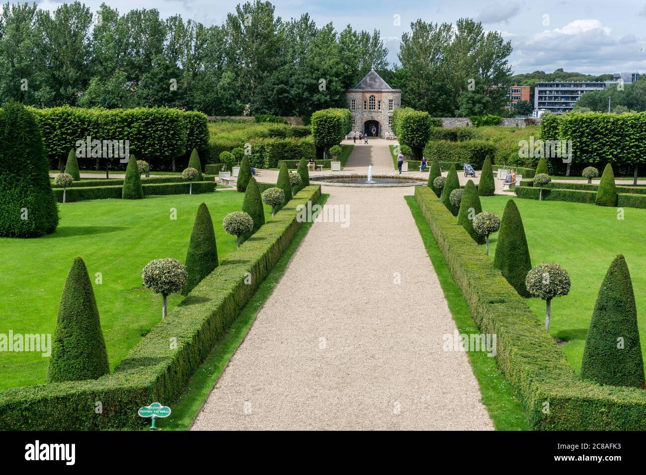 Les jardins formels de l'Hôpital Royal, Kilmainham, Dublin, ont été établis à l'origine au 16/17e siècle et reconstruits au 20e siècle. Banque D'Images