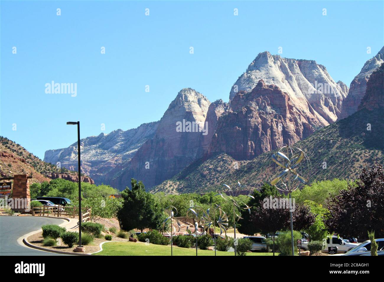 Toile de fond des montagnes Navajo White Sandstone à Springdale, parc national de Zion, Utah Banque D'Images