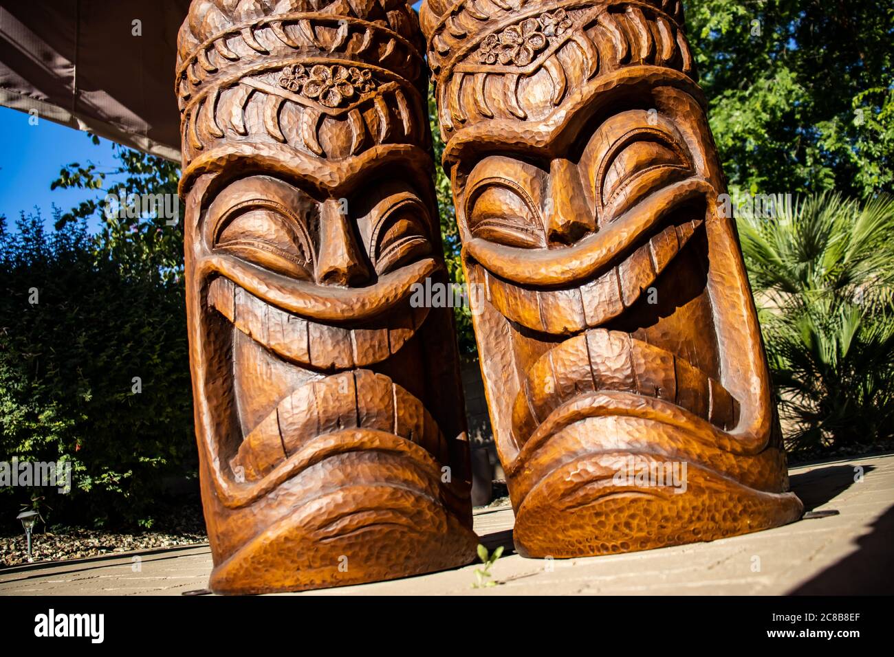 Statues tiki hawaïennes Banque de photographies et d'images à haute  résolution - Alamy