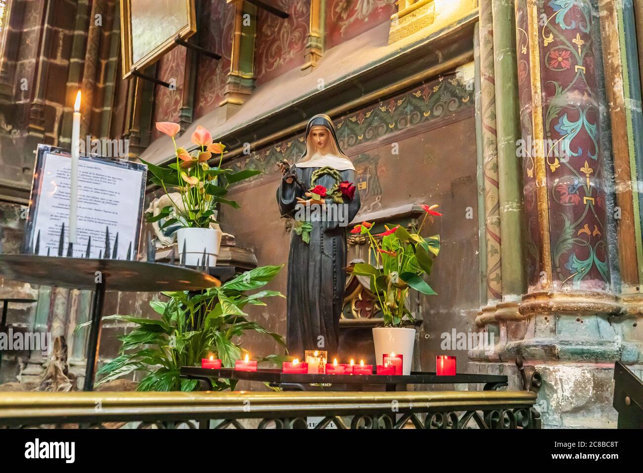 Europe, France, haute-Vienne, Limoges. 5 septembre 2019. Statue sur un autel dans la cathédrale de Limoges. Banque D'Images