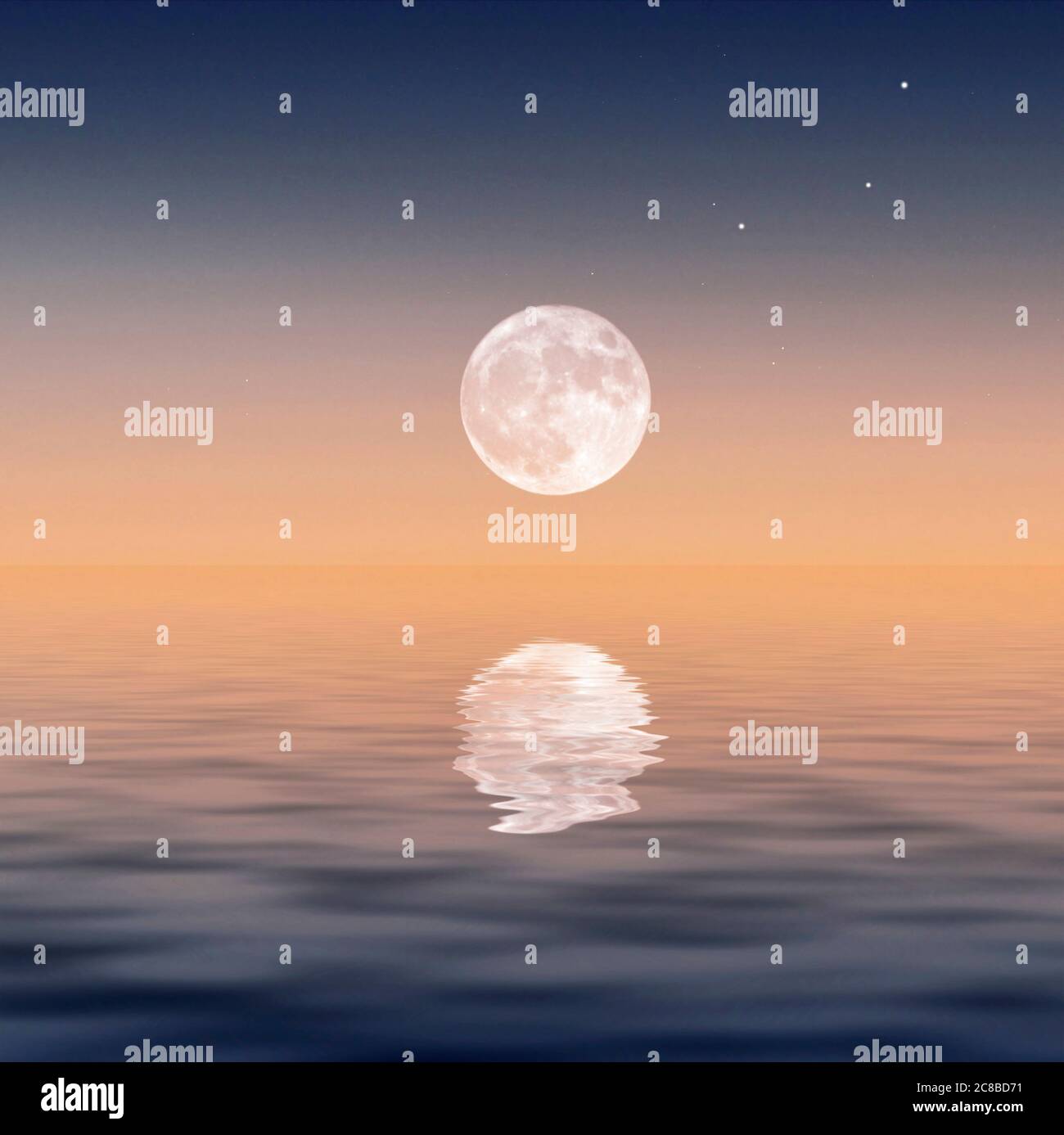 Pleine lune mystique qui s'élève de la mer et se réfléchit à la surface Banque D'Images