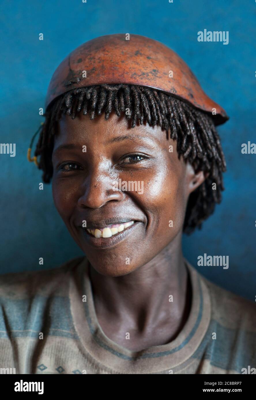 Dimeka- Éthiopie -Afrique, janvier 03. 2014: Jeune femme Hamer au marché de Dimeka en Ethiopie, Afrique Banque D'Images