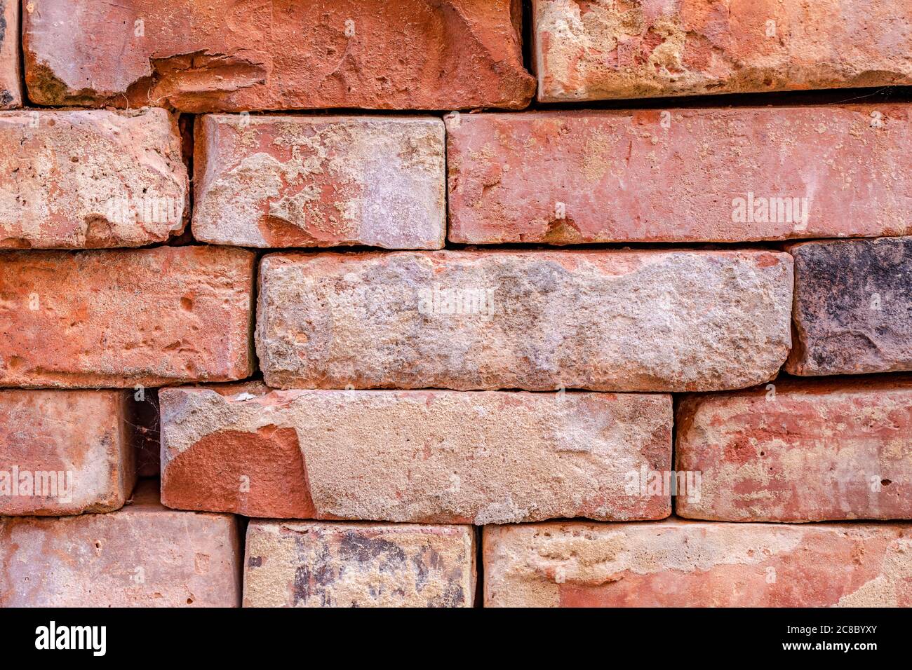 Vieux mur de briques délabré. Arrière-plan grunge vintage Banque D'Images