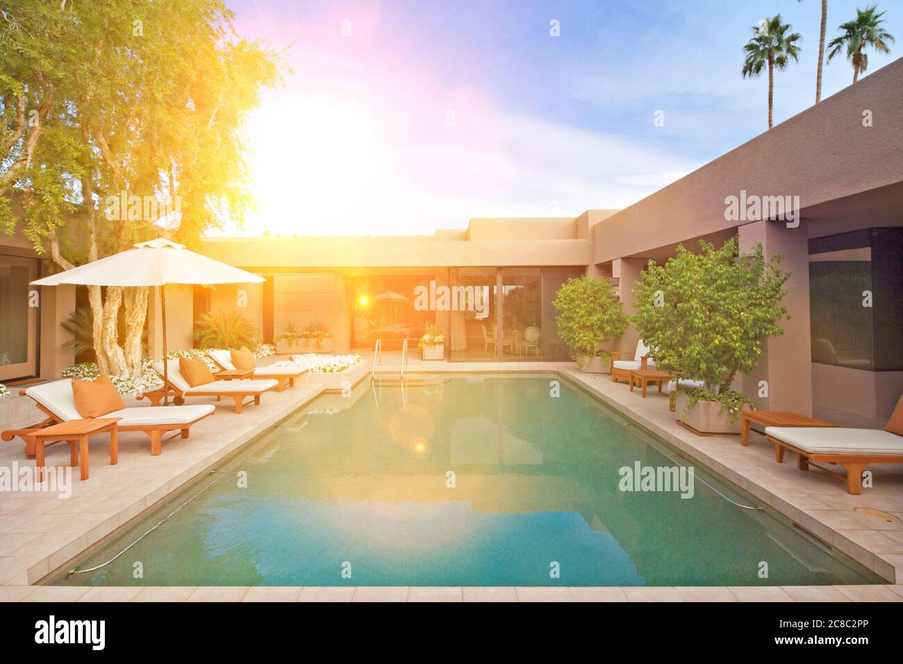 Piscine dans une maison luxueuse Banque D'Images