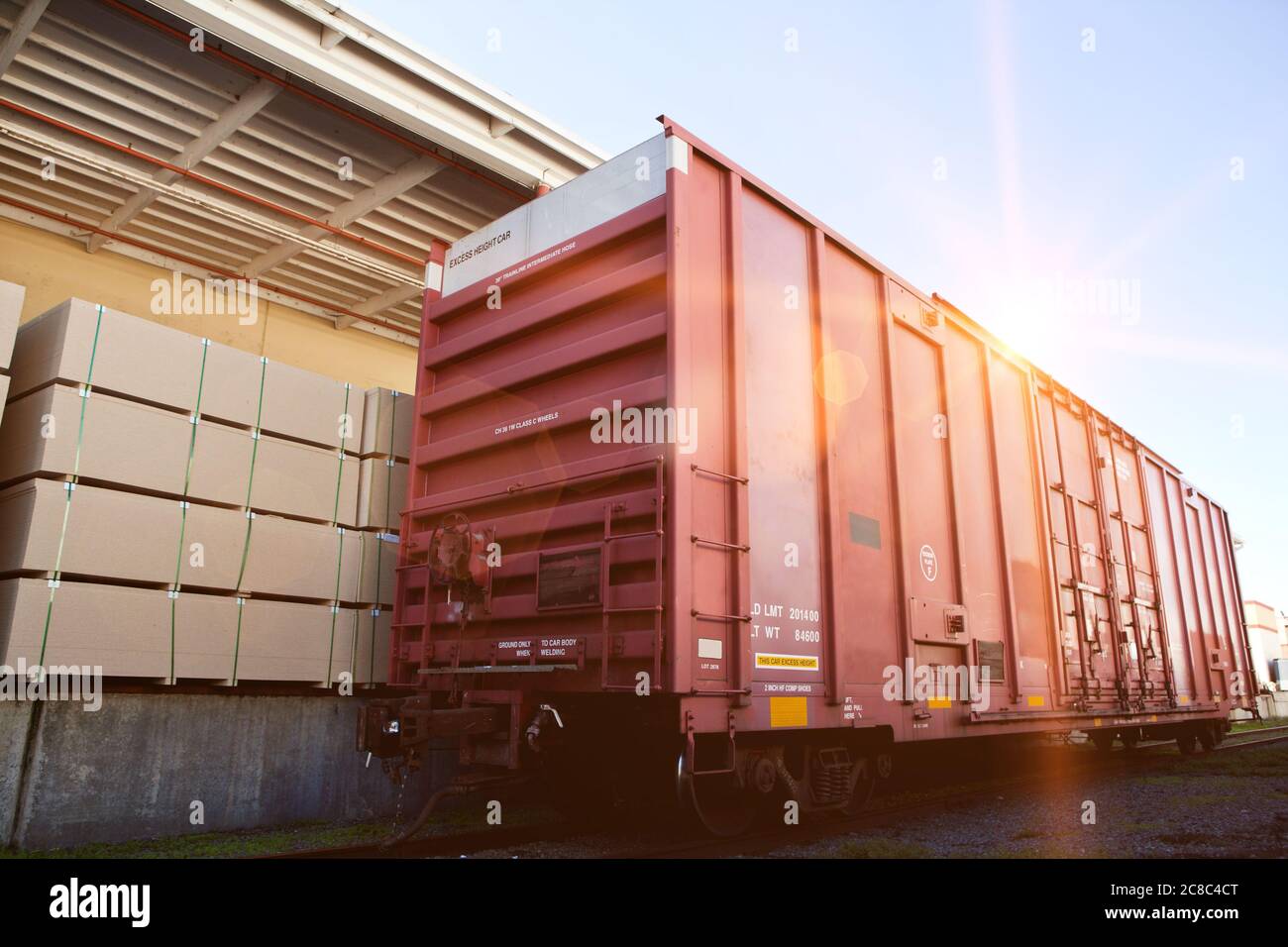 Transport ferroviaire industriel Transport de bois d'œuvre par rail Banque D'Images Transport ferroviaire industriel Transport de bois d'œuvre par rail Banque D'Images