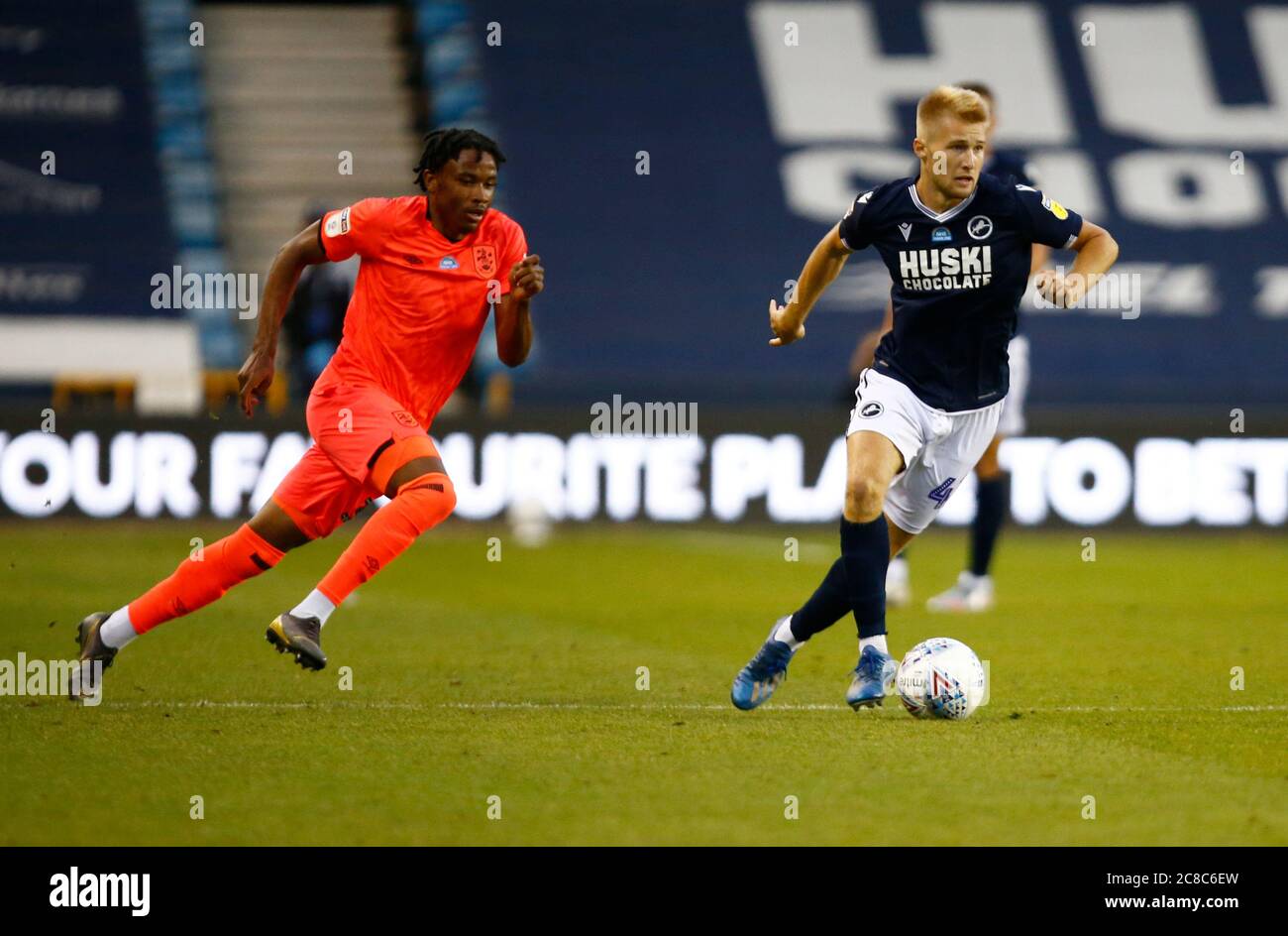 LONDRES, Royaume-Uni, JUILLET 22 : Billy Mitchell de Millwall pendant le championnat EFL Sky Bet entre Millwall et de Huddersfield Town à la Den Stadi Banque D'Images