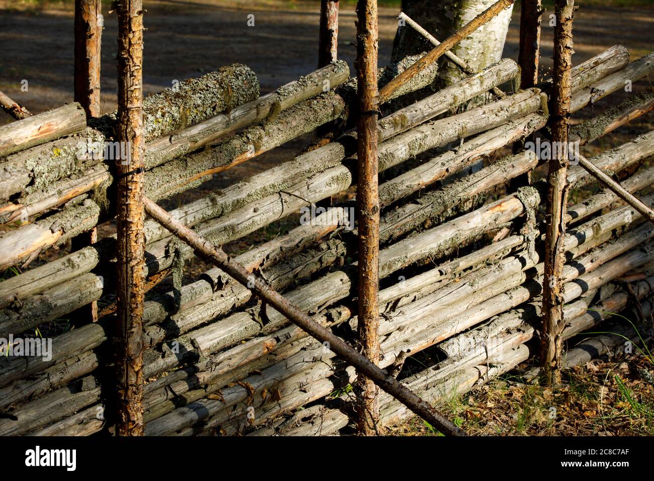 Ancienne clôture en bois à poteaux, Finlande Banque D'Images
