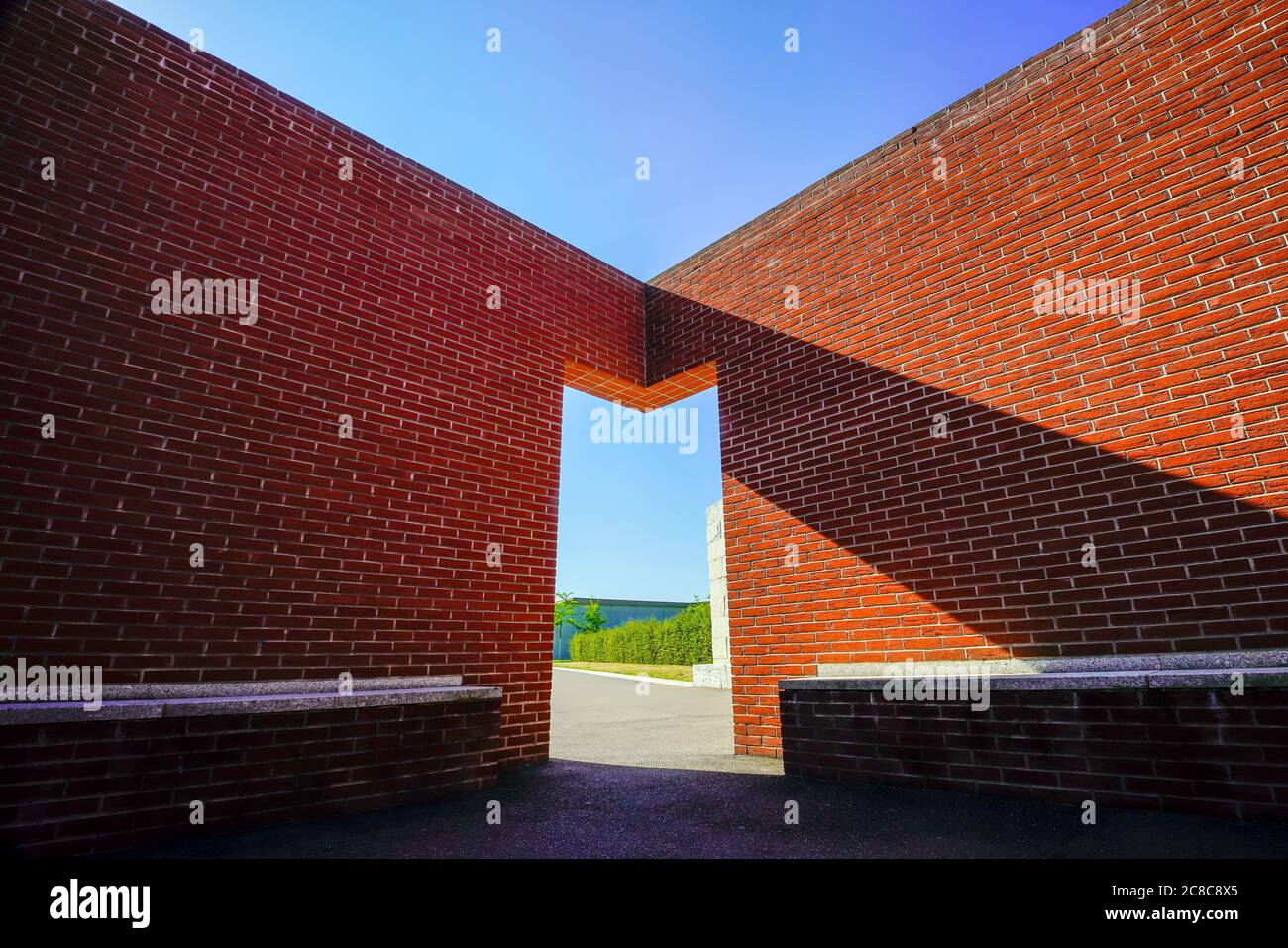 La promenade avec des "salles ouvertes" par Àlvaro-Siza au Campus Vitra, Weil am Rhein, Allemagne. Banque D'Images