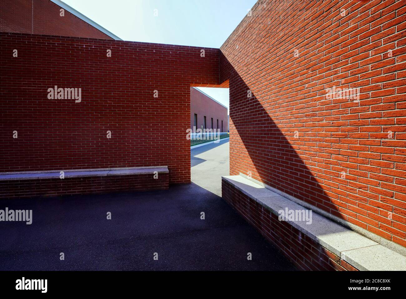 La promenade avec des "salles ouvertes" par Àlvaro-Siza au Campus Vitra, Weil am Rhein, Allemagne. Banque D'Images
