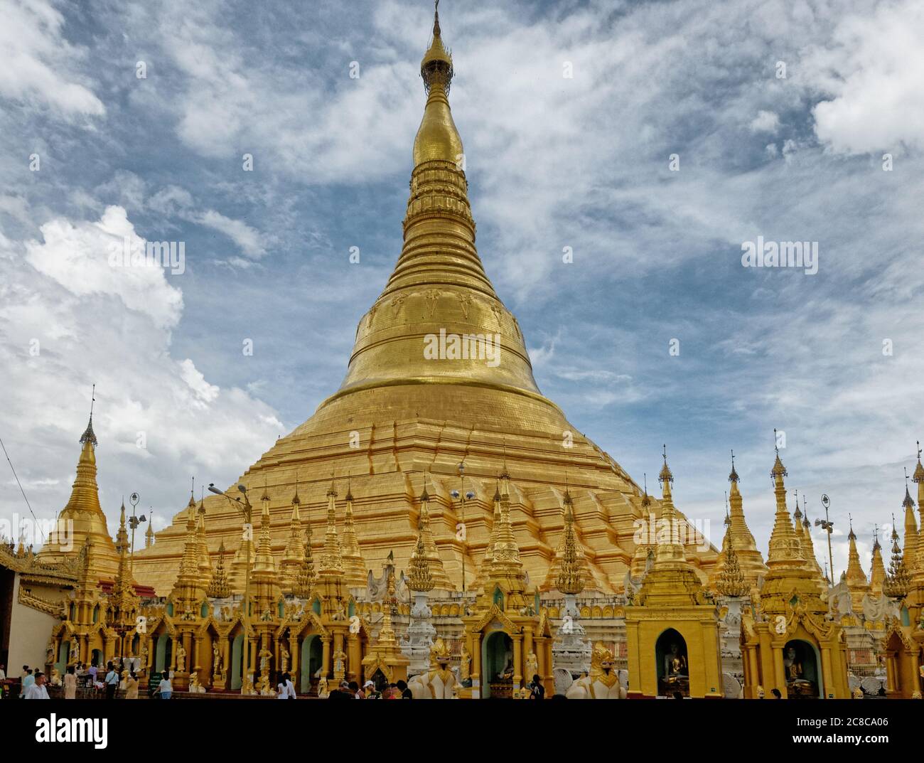 La cloche forme la stupa centrale de glad à la Pagode Shwedagon, Yangon, Myanmar Banque D'Images