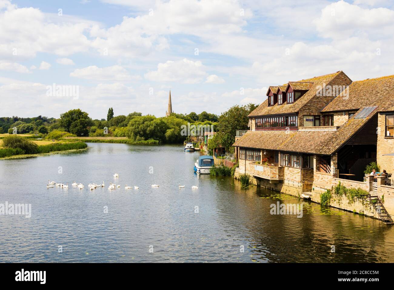 Le River Terrace Cafe sur la rivière Great Ouse à St Ives, Cambridgeshire, Angleterre Banque D'Images