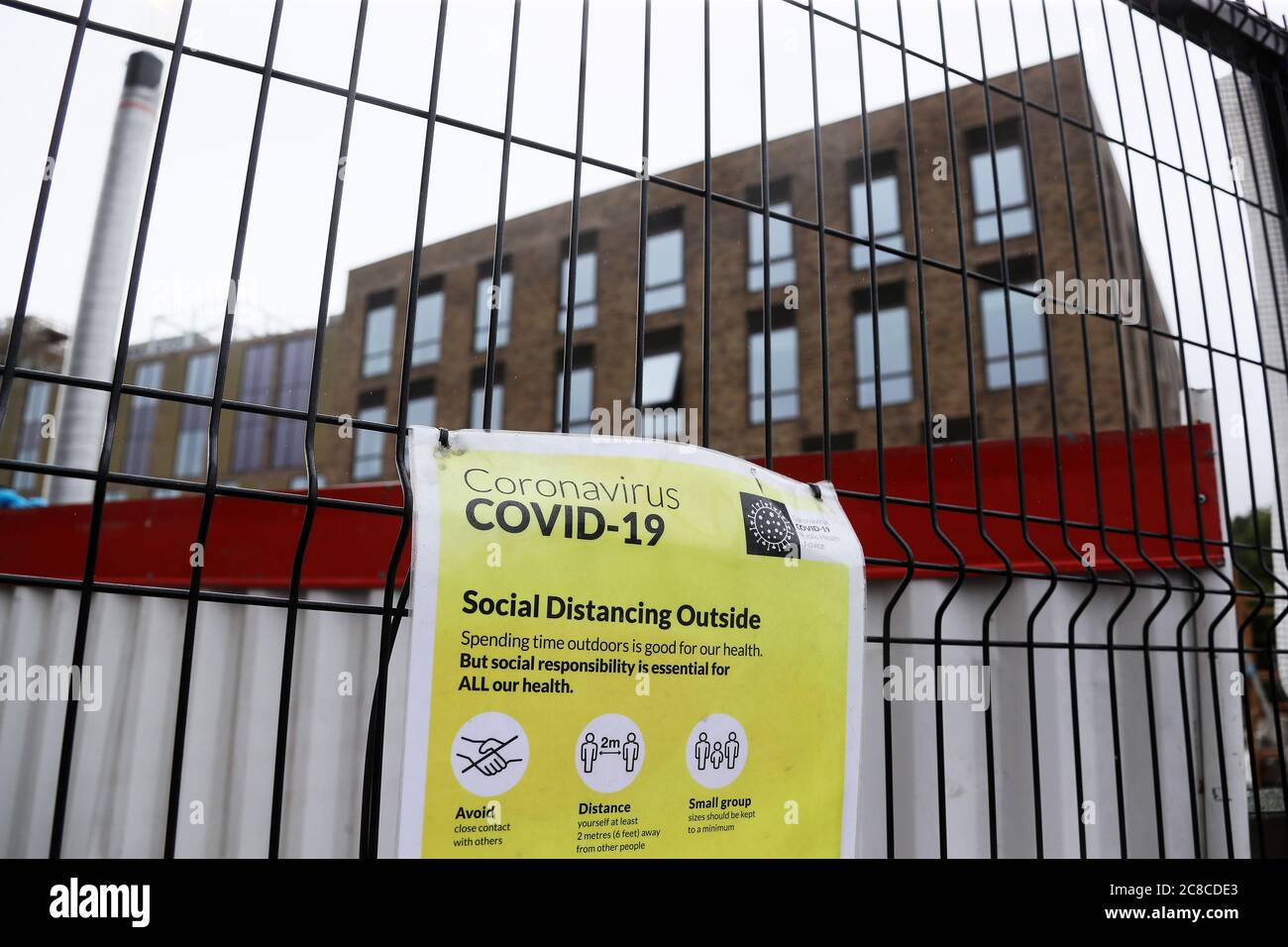 Le chantier de construction Grangegorman East Quad à Dublin, qui s'inscrit dans le cadre du développement de deux nouveaux bâtiments pour les étudiants de l'Université technologique de Dublin. Le site a dû fermer temporairement après qu'un travailleur ait été testé positif pour Covid-19. Banque D'Images Le chantier de construction Grangegorman East Quad à Dublin, qui s'inscrit dans le cadre du développement de deux nouveaux bâtiments pour les étudiants de l'Université technologique de Dublin. Le site a dû fermer temporairement après qu'un travailleur ait été testé positif pour Covid-19. Banque D'Images