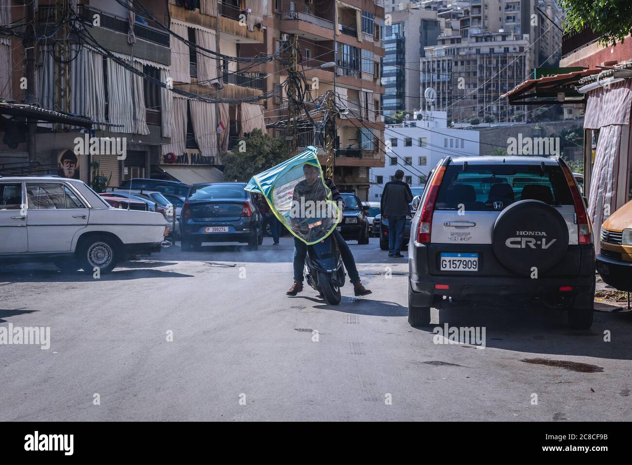 Rue dans la banlieue de Sin el fil à l'est de Beyrouth, dans le district de Matn du gouvernorat du Mont-Liban, Liban Banque D'Images