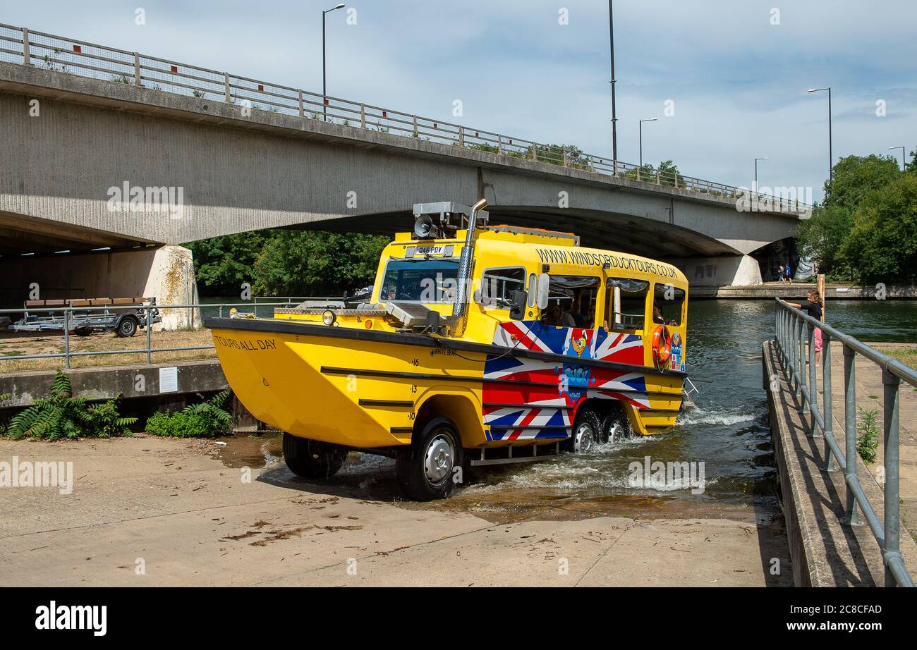 Windsor, Berkshire, Royaume-Uni. 23 juillet 2020. Windsor Duck Tours est revenu à la Tamise après le confinement du coronavirus et fait des visites de visiteurs dans leur véhicule amphibie. Crédit : Maureen McLean/Alay Live News Banque D'Images