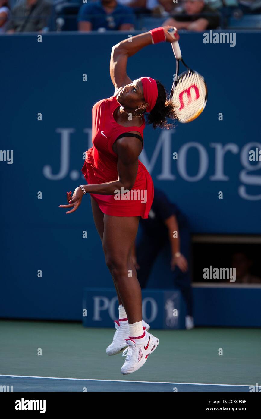 Serena Williams lors de son premier match de rond à l'US Open 2008 à Flushing Meadows, New York. Banque D'Images