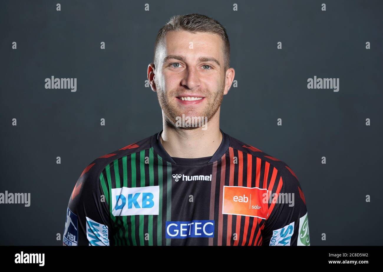 23 juillet 2020, Saxe-Anhalt, Magdebourg: Handball, 1er Bundesliga, photo officielle de SC Magdeburg. Aile gauche Lukas Mertens. Photo: Ronny Hartmann/dpa Banque D'Images