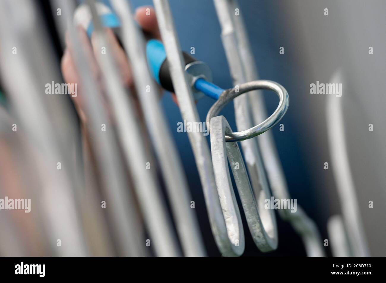 Jeu de Buzz Wire de main électrique Banque D'Images