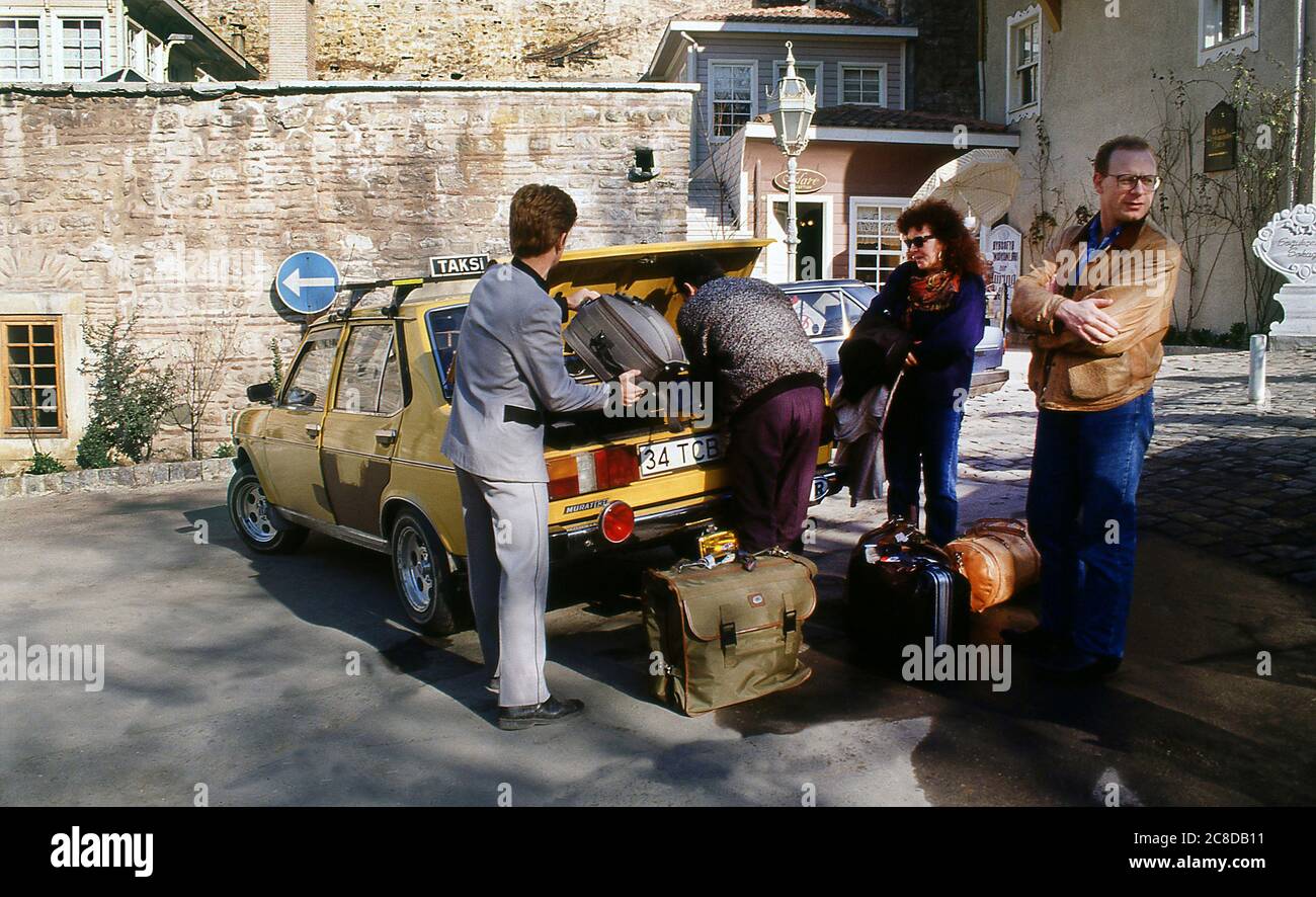 Le journaliste et auteur britannique John Diamond lors d'une visite d'un week-end à Istanbul Turquie 1989 Banque D'Images