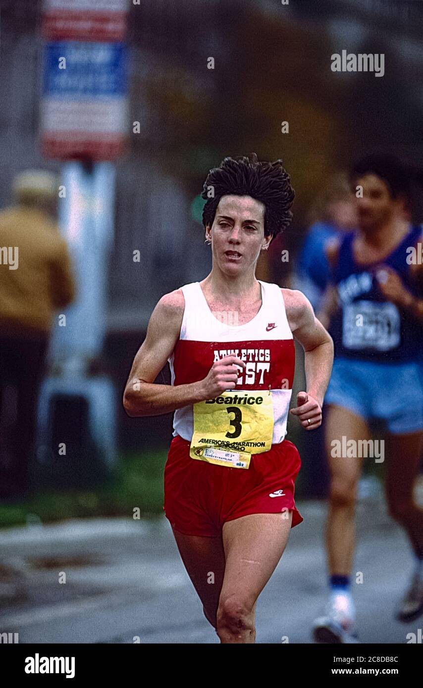 Joan Benoit (USA), gagnante du 3 e marathon de Chicago en 1985 Banque D'Images
