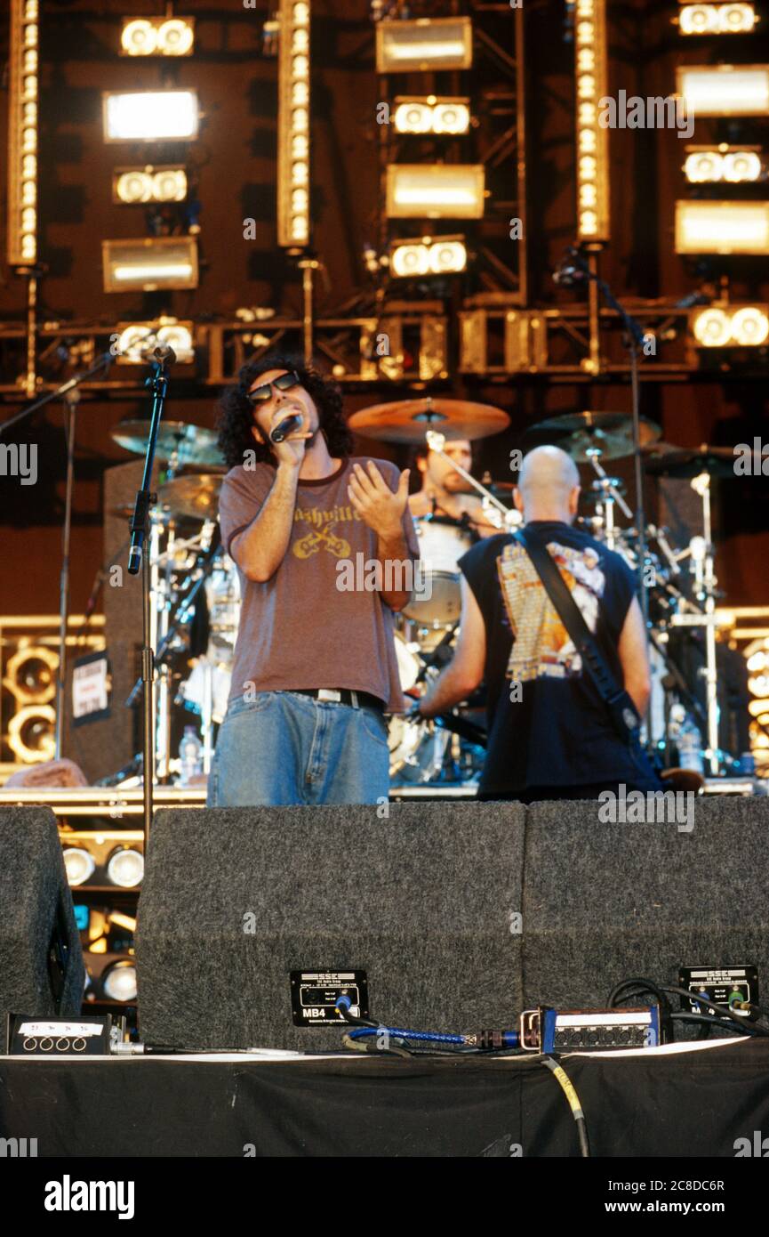 Serj Tankian se présentant dans le système d'un duvet au Festival de lecture 2003 Banque D'Images
