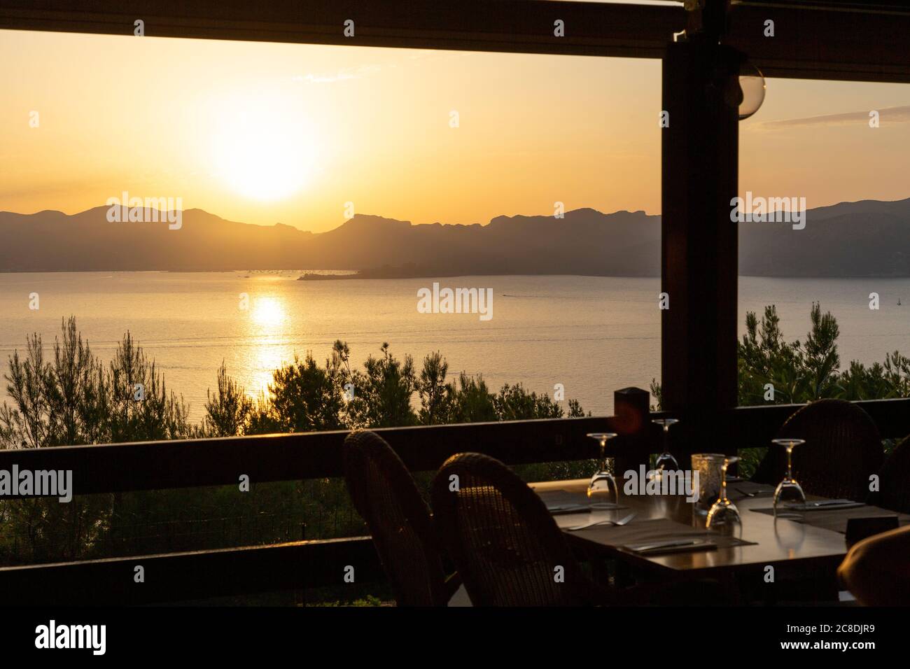 Coucher de soleil sur le cap Formentor depuis le restaurant Mirador de la Victoria sur le cap Pinar, Majorque Banque D'Images