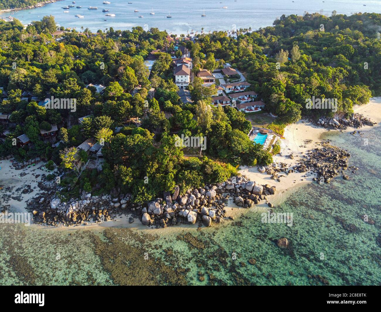 Thaïlande, province de Satun, Ko Lipe, vue aérienne du village côtier dans le parc national de Tarutao Banque D'Images