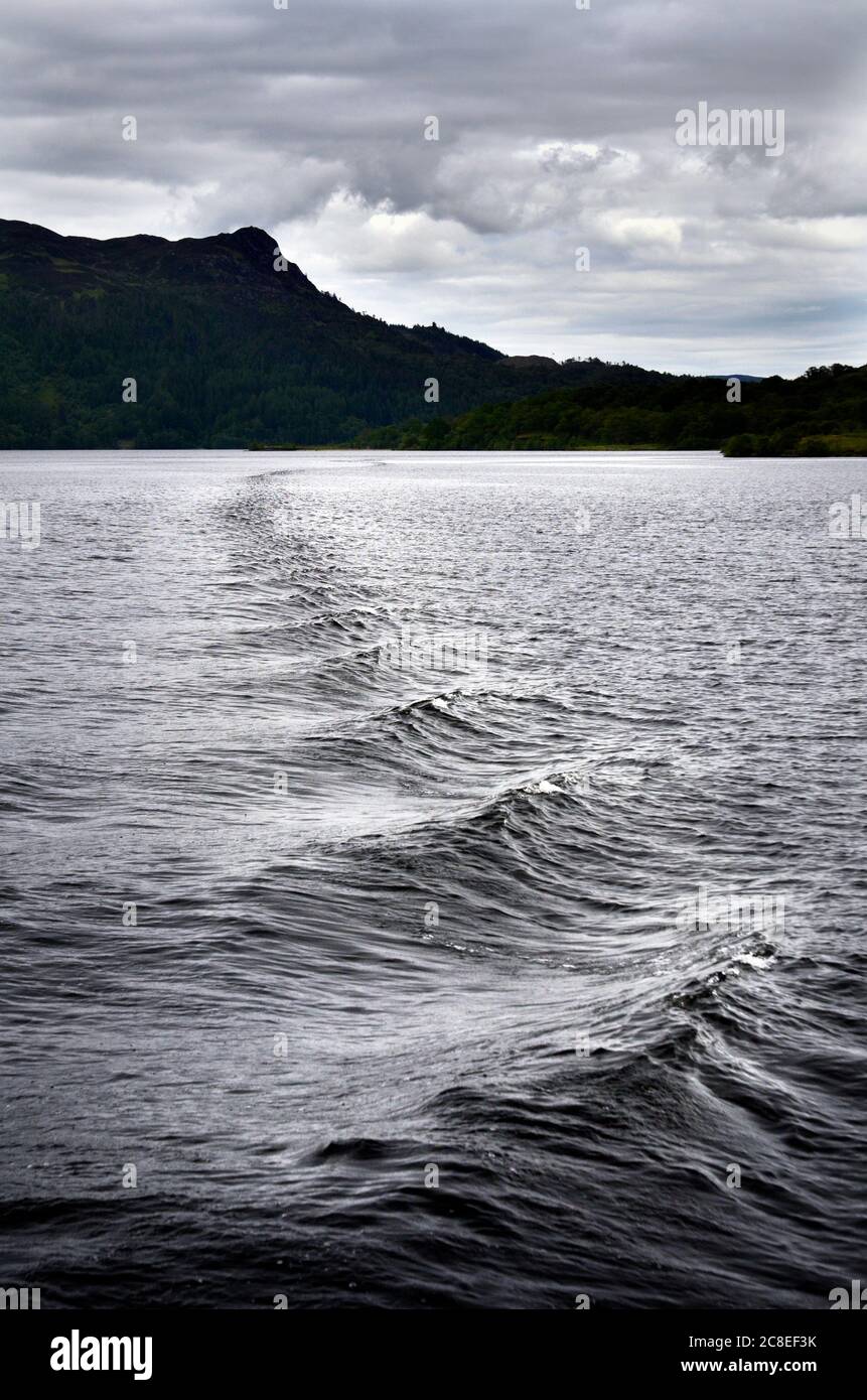 réveil en bateau sur le loch katrine ecosse Banque D'Images
