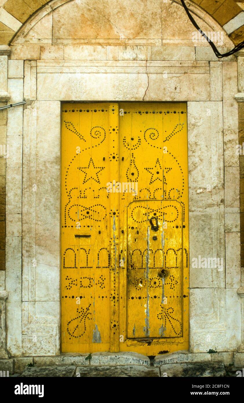 Tozeur, El Jerid, Tunisie. Portes du vieux quartier, Ouled El-Hadef Banque D'Images
