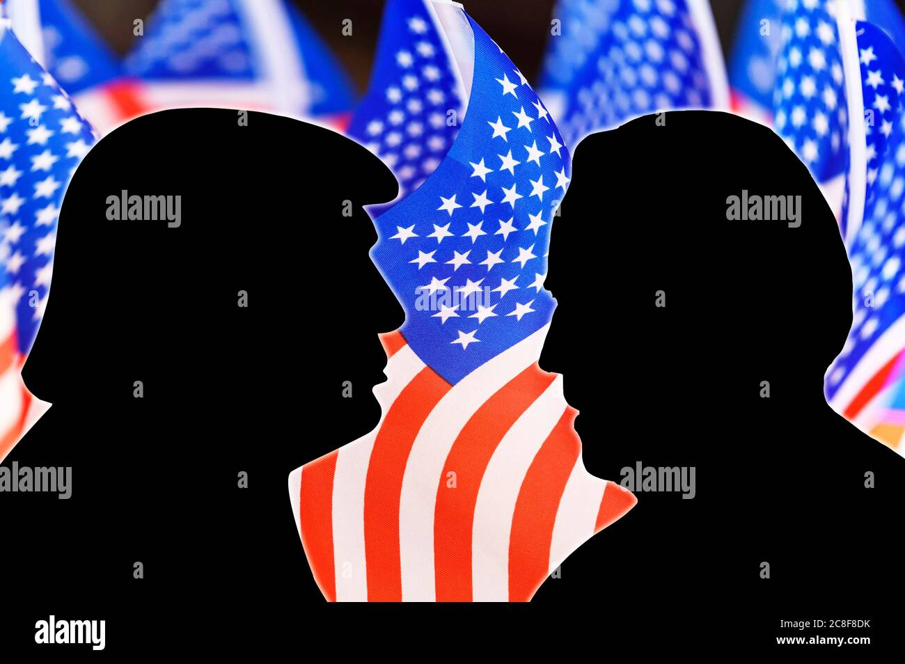 Nuremberg, Allemagne. 23 juillet 2020. Donald J. Trump et Joe Biden devant le drapeau américain (photomontage). L'élection présidentielle de 2020 aux États-Unis est prévue pour le 3 novembre 2020. C'est la 59e élection présidentielle. | utilisation dans le monde crédit : dpa/Alay Live News Banque D'Images
