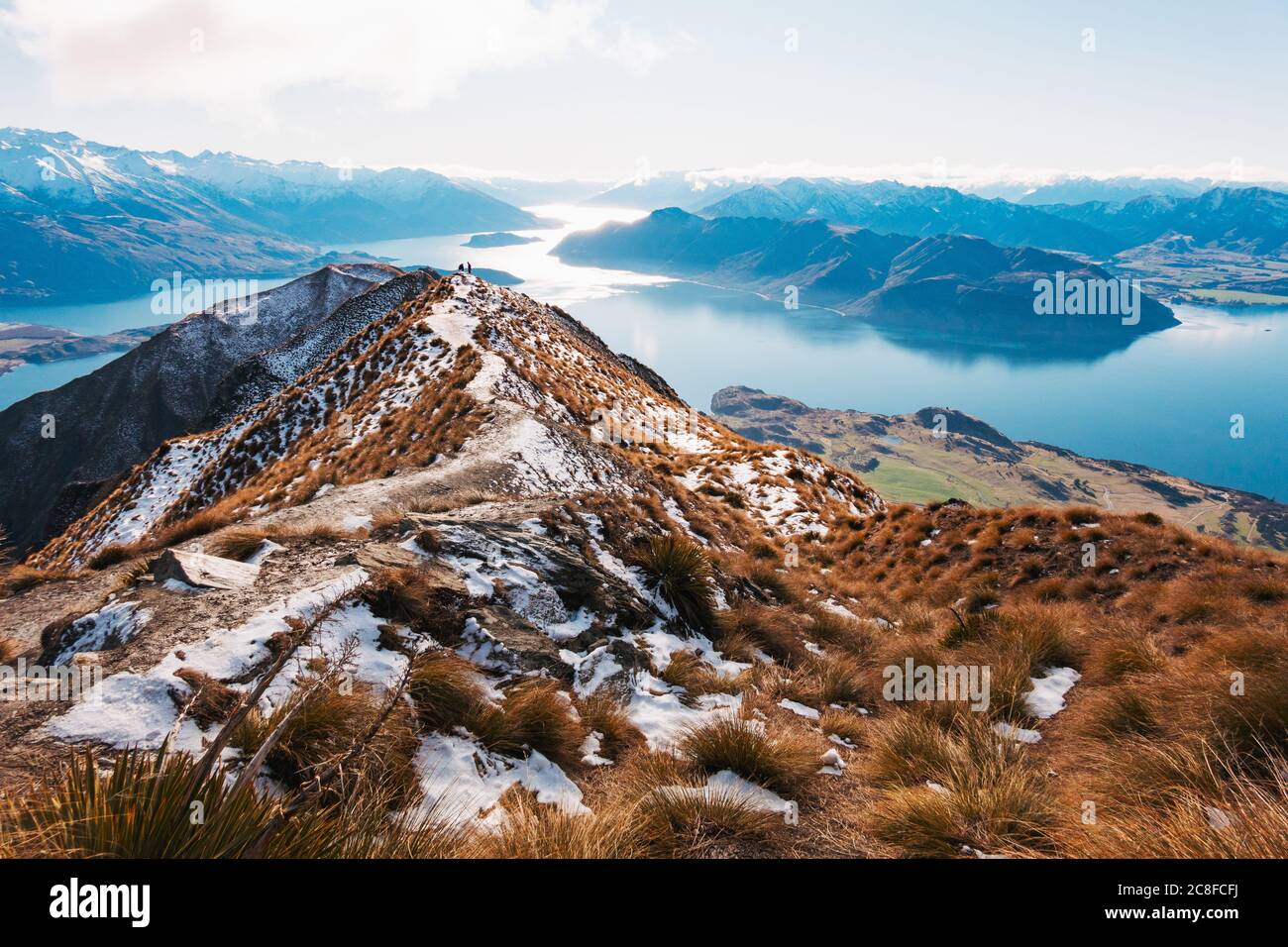 Le point de vue sur le circuit de Roys Peak Track en Nouvelle-Zélande, généralement vu avec des files d'attente de touristes, maintenant déserté en raison de la pandémie du coronavirus Banque D'Images